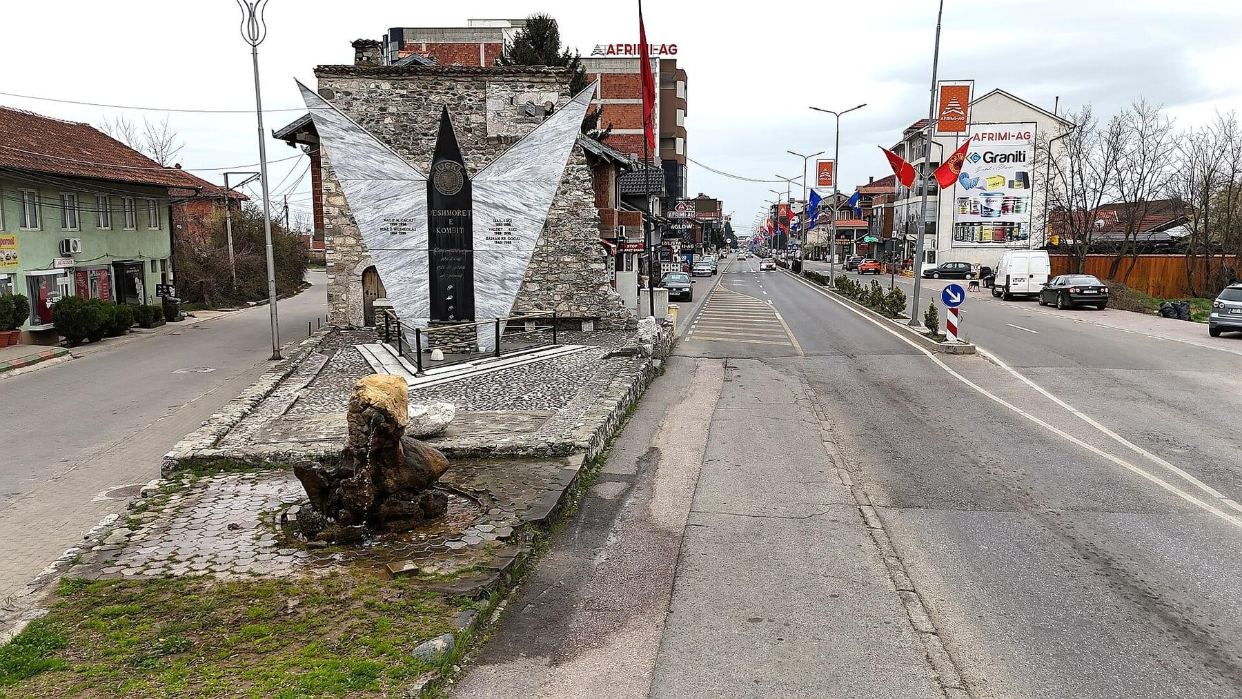 Stone monument beside the town's main road.